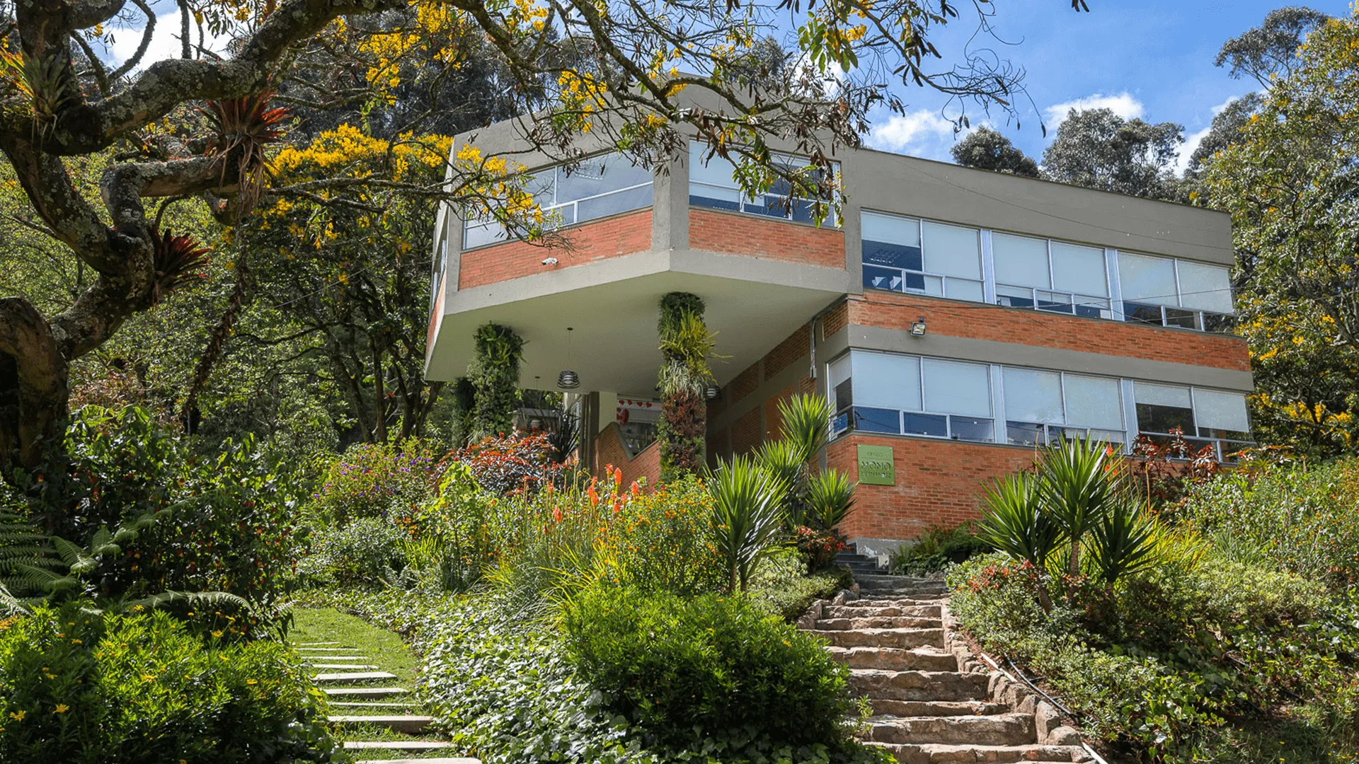 Primera sede en Bogotá 4